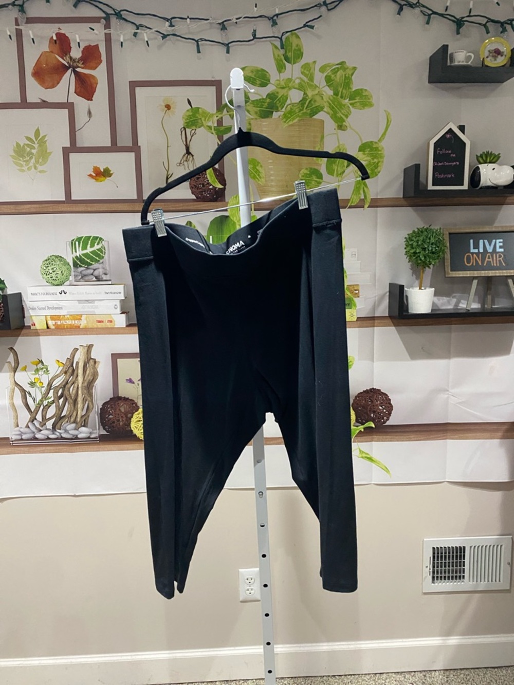 Sonoma Black Cropped Leggings XXL. Waist 19 rise 12 length 20